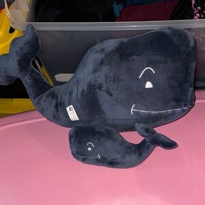 Vineyard Vines Navy Whale Plush Set